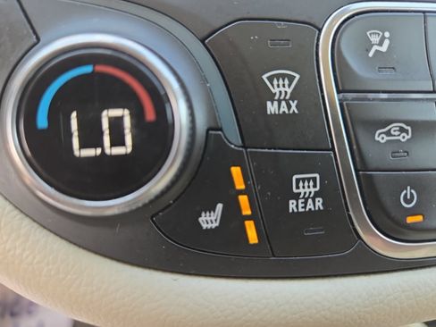 Used 2024 Chevrolet Malibu LT FWD image 32