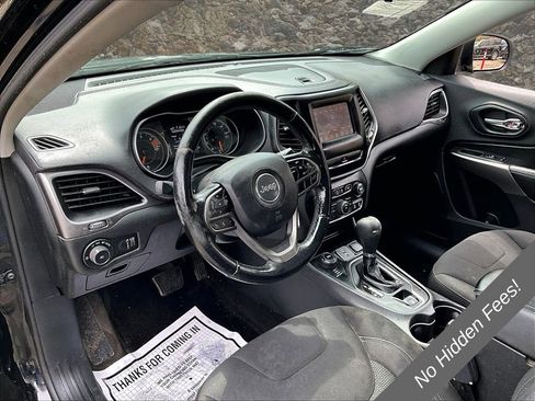 Used 2019 Jeep Cherokee Latitude w/ Cold Weather Group AWD/4WD image 12