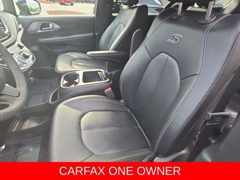 Used 2022 Chrysler Pacifica Touring-L w/ S Appearance Package FWD image 16