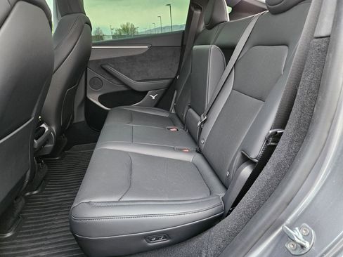 Used 2026 Tesla Model Y 2WD image 31