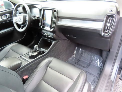 Used 2019 Volvo XC40 T4 Momentum FWD image 22