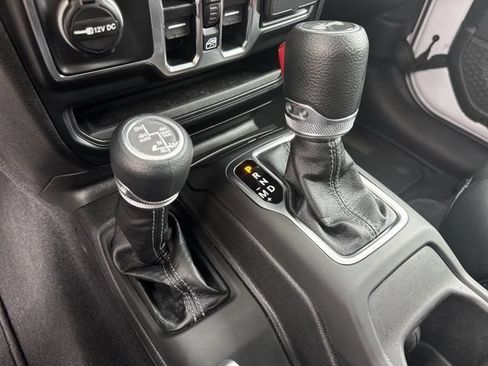 Certified 2025 Jeep Wrangler Unlimited Sahara w/ Safety Group AWD/4WD image 29