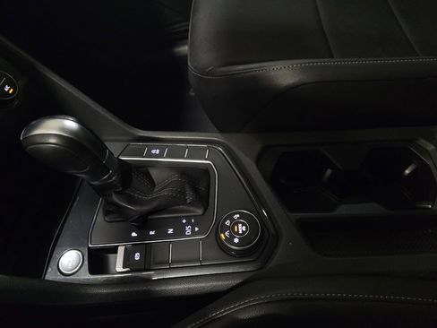 Used 2019 Volkswagen Tiguan SE w/ Panoramic Sunroof Package image 26