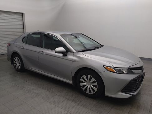 Used 2020 Toyota Camry LE image 11