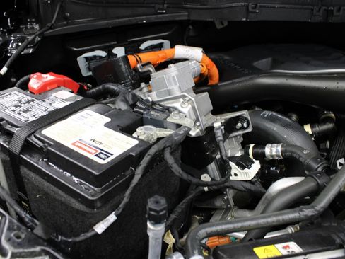 Used 2023 Ford F150 Lariat w/ Equipment Group 502A High AWD/4WD image 32