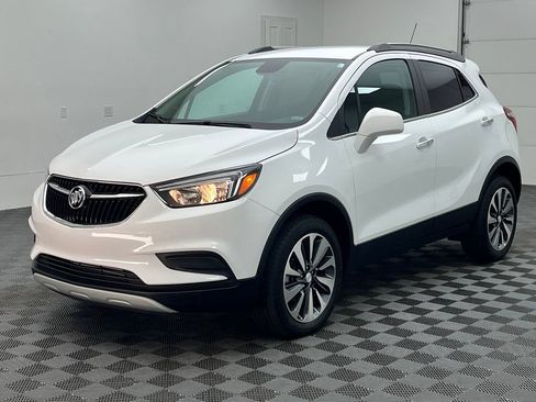 Used 2022 Buick Encore Preferred AWD/4WD image 2