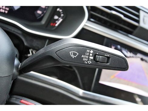 Used 2025 Audi Q3 2.0T Premium image 18