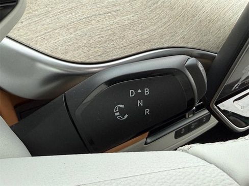 New 2025 Volkswagen ID. Buzz Pro S Plus image 13