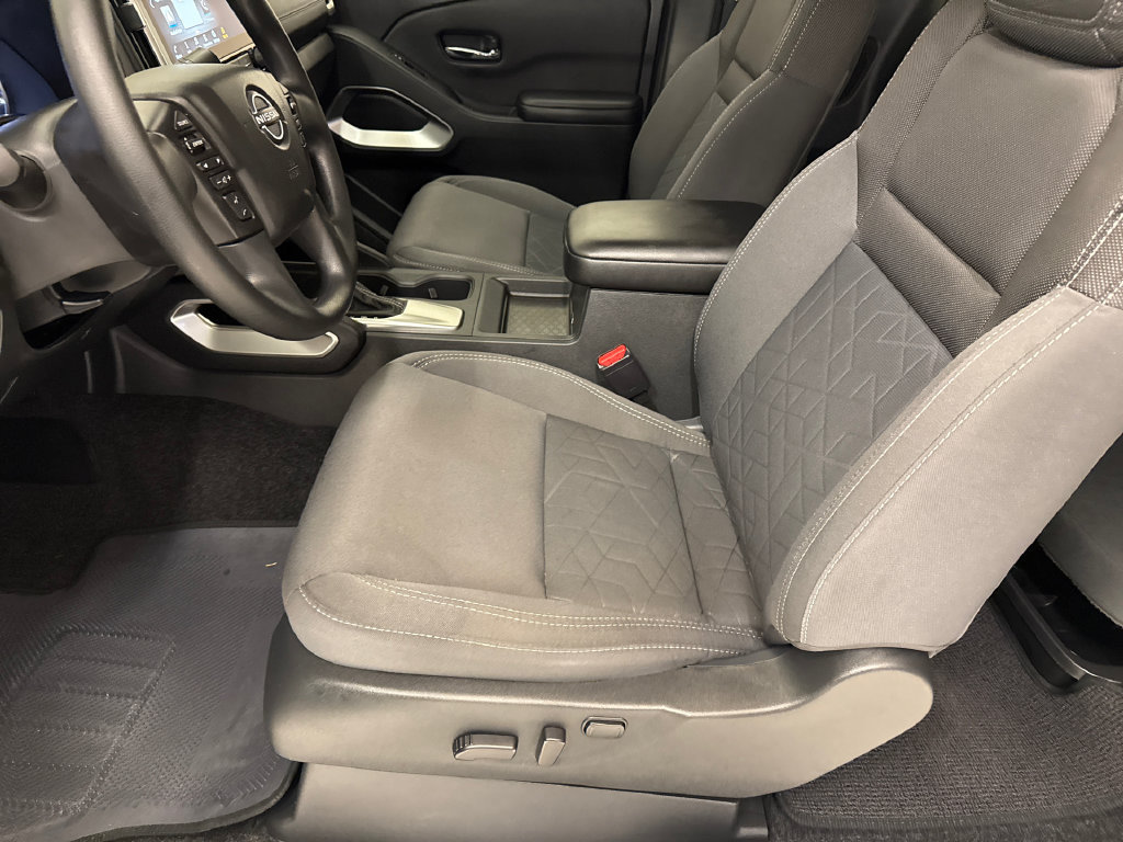 Used 2025 Nissan Frontier SV RWD image 17