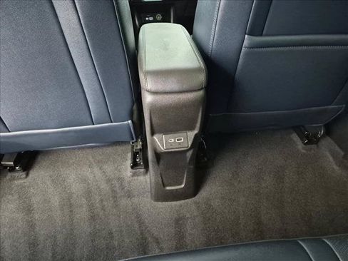 Used 2023 Chevrolet Bolt EUV LT w/ Convenience Package FWD image 18