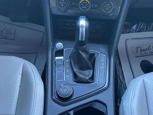 Used 2020 Volkswagen Tiguan SE image 24