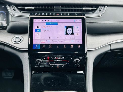 Used 2022 Jeep Grand Cherokee L Limited w/ Luxury Tech Group II image 25