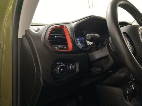 Used 2015 Jeep Renegade Trailhawk w/ Premium Leather Group image 16