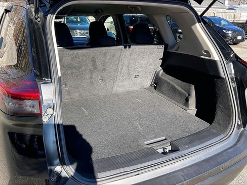 Used 2021 Nissan Rogue S image 28