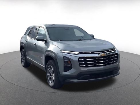 Used 2025 Chevrolet Equinox LT image 3