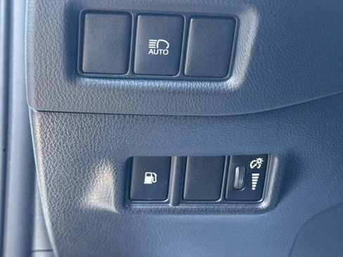 Used 2022 Toyota C-HR XLE image 12