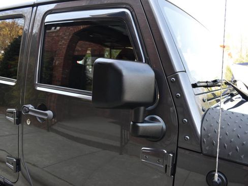 Used 2018 Jeep Wrangler Unlimited Sport S image 32