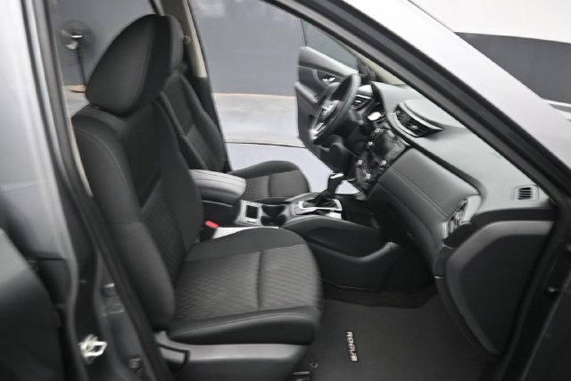 Used 2018 Nissan Rogue SV AWD/4WD image 32