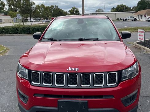 Used 2018 Jeep Compass Sport image 2
