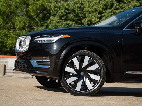 Certified 2024 Volvo XC90 T8 Plus AWD/4WD image 2