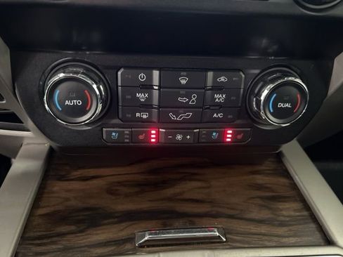 Used 2019 Ford F150 Lariat image 14