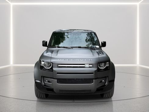 Certified 2025 Land Rover Defender 90 V8 AWD/4WD image 8