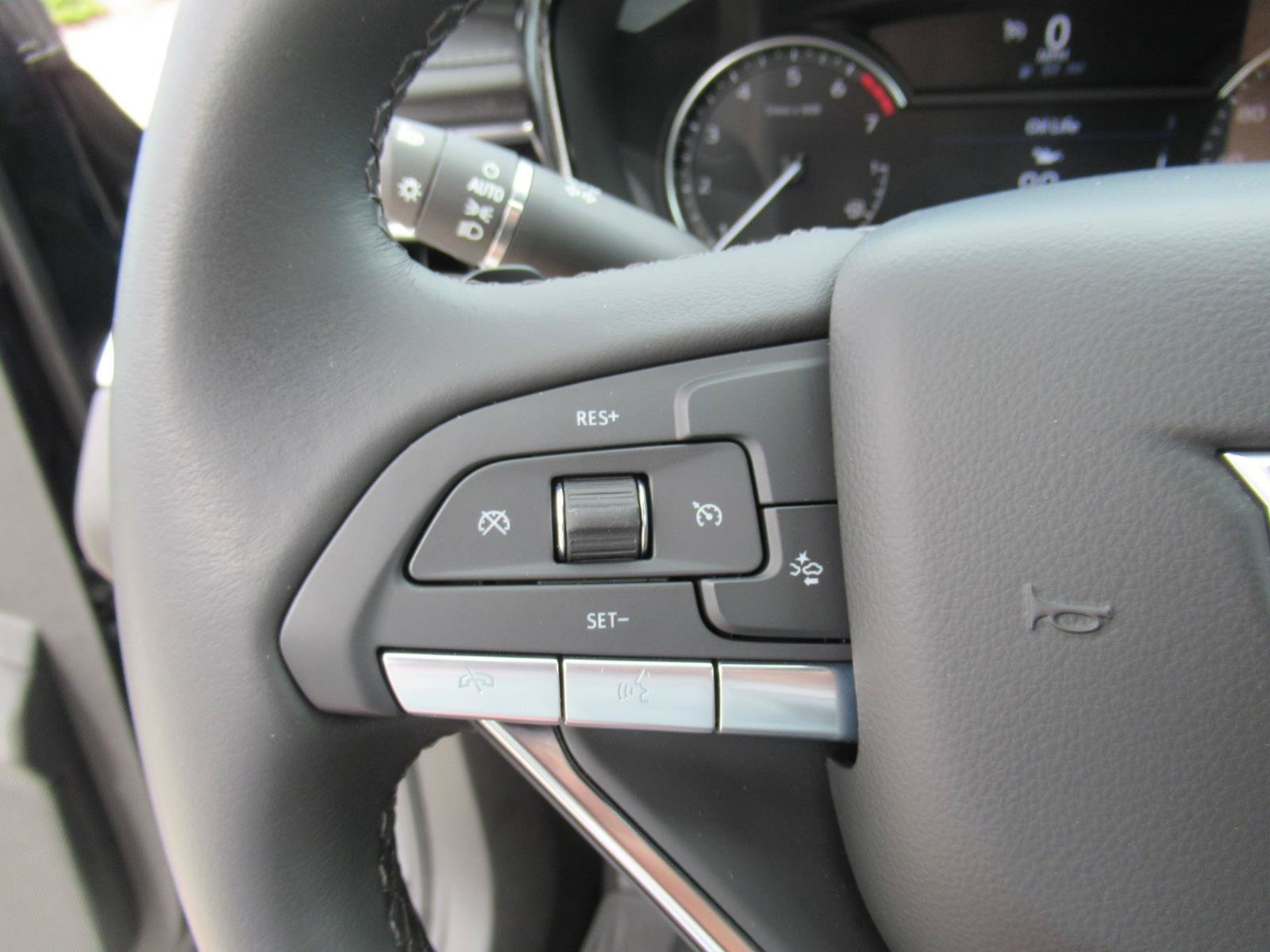 Used 2025 Cadillac XT6 Luxury FWD image 24