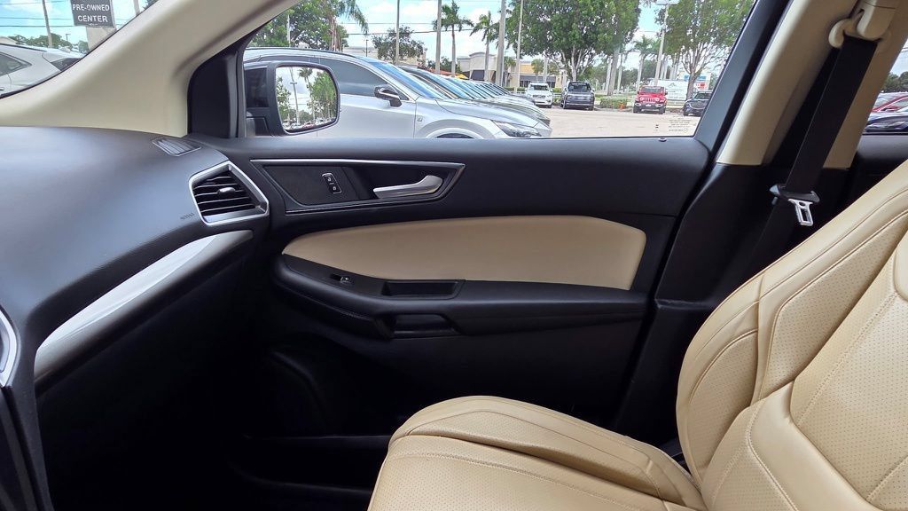 Used 2024 Ford Edge SE w/ Black Appearance Package AWD/4WD image 19