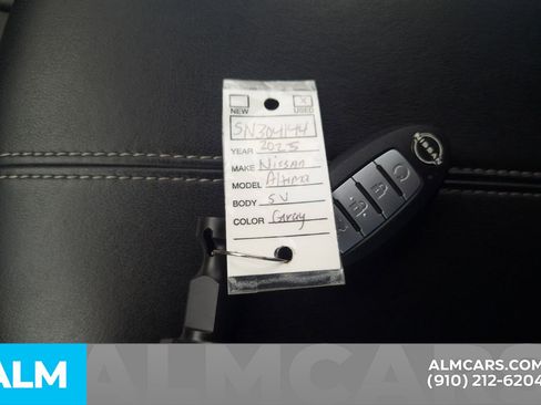 Used 2025 Nissan Altima 2.5 SV FWD image 37