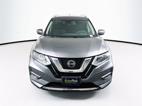 Used 2019 Nissan Rogue S w/ Special Edition Package FWD image 2