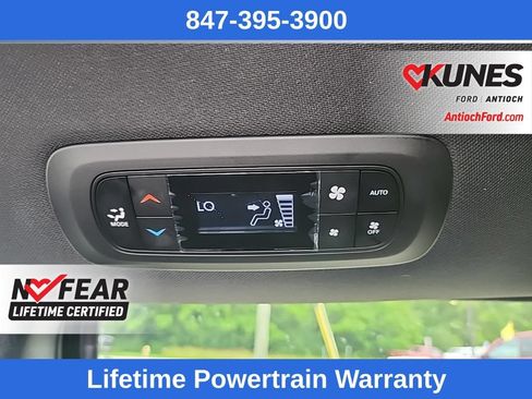 Used 2025 Chrysler Pacifica Select FWD image 32