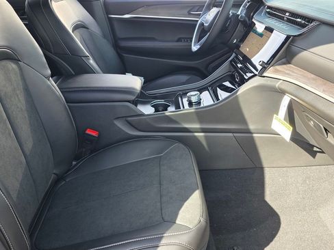New 2026 Jeep Grand Cherokee Altitude RWD image 13