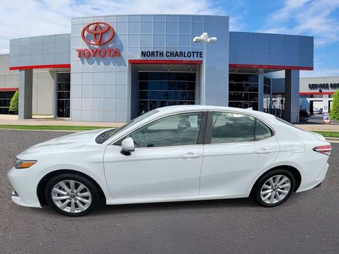 Used 2020 Toyota Camry LE image 5