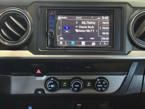 Used 2016 Toyota Tacoma SR5 RWD image 13