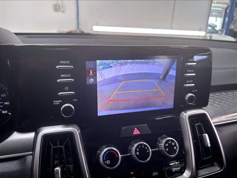Used 2022 Kia Sorento LX AWD/4WD image 17