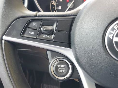 Used 2018 Alfa Romeo Giulia RWD image 21