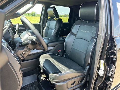 Used 2025 RAM 2500 Laramie AWD/4WD image 11