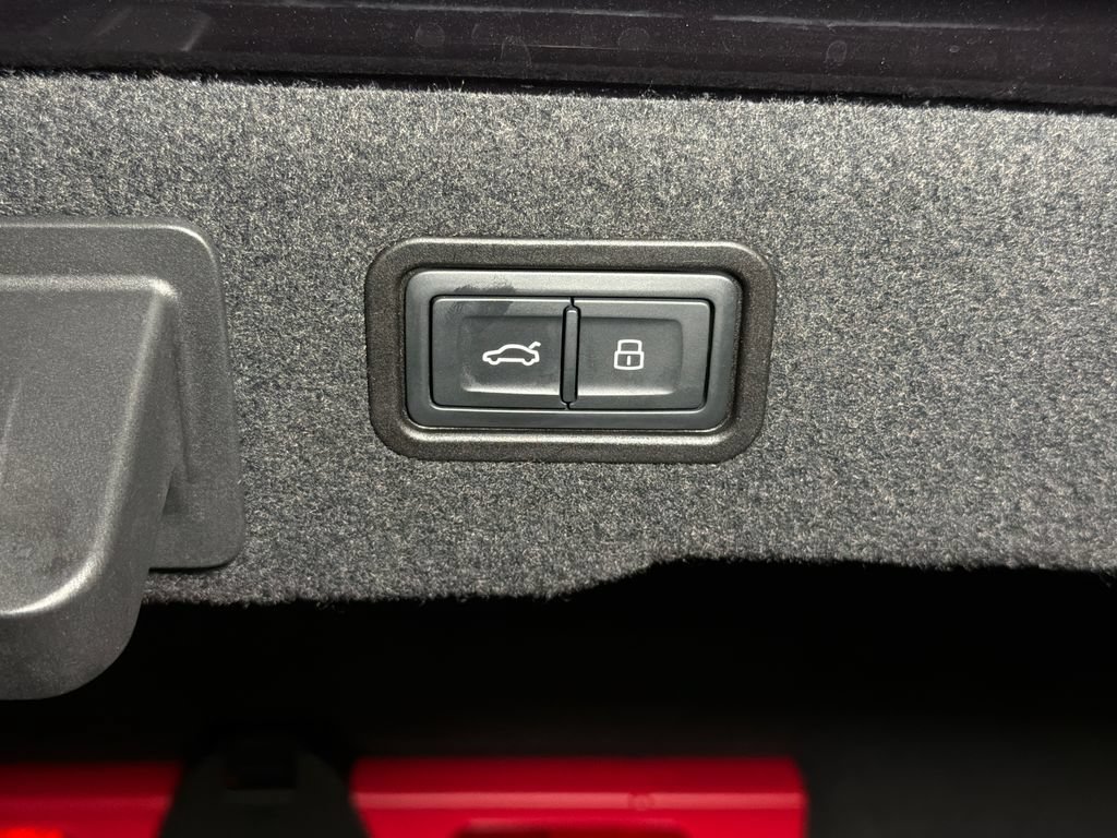 Used 2020 Audi S8 L w/ S8 Executive Package AWD/4WD image 7