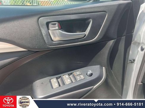 Used 2015 Toyota Highlander XLE AWD/4WD image 20