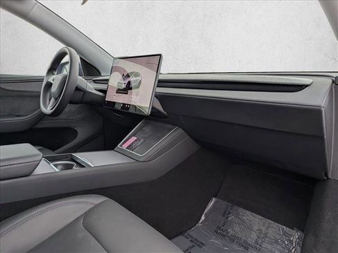 Used 2026 Tesla Model Y AWD image 29