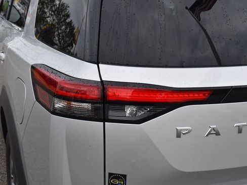 Used 2024 Nissan Pathfinder SV FWD image 7
