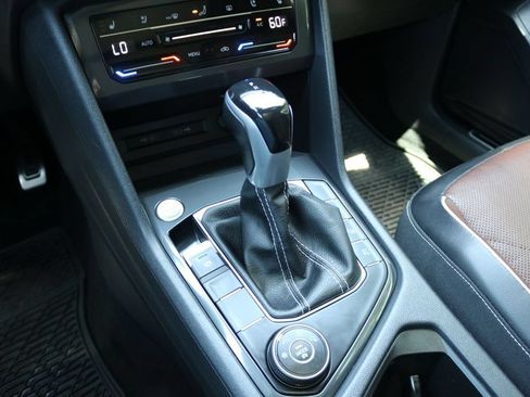 Used 2022 Volkswagen Tiguan SEL R-Line AWD/4WD image 27