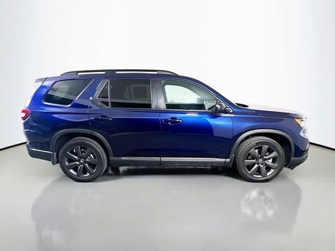 Used 2025 Honda Pilot Sport image 9