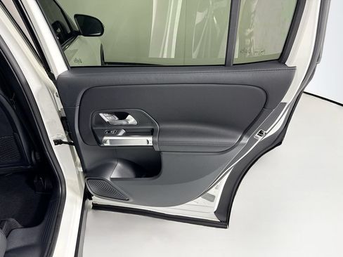 Used 2022 Mercedes-Benz GLB 250 4MATIC image 27