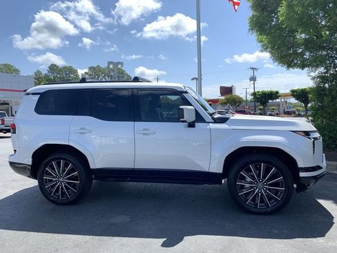Used 2025 Lexus GX 550 w/ Accessory Package (2T) AWD/4WD image 9
