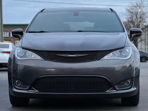 Used 2018 Chrysler Pacifica Touring Plus w/ S Appearance Package image 12