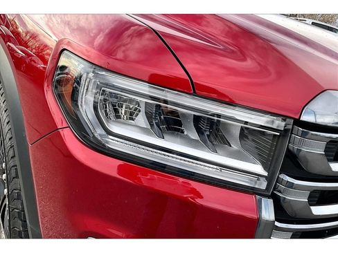 Used 2023 GMC Acadia AT4 image 32