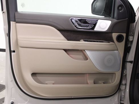Used 2024 Lincoln Navigator Reserve image 14