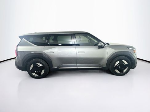Used 2024 Kia EV9 Light Long Range RWD image 10
