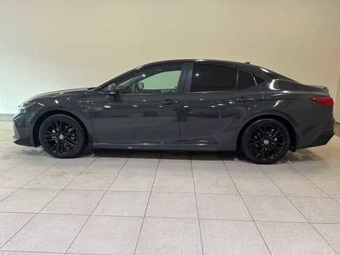 Used 2025 Toyota Camry SE image 3